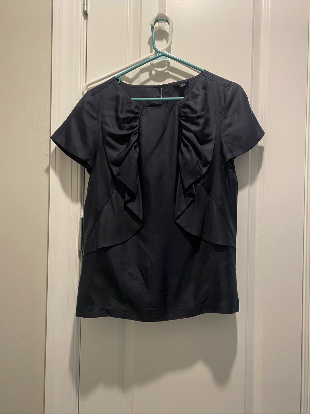 Ann Taylor Black Silk Short Sleeve Top SZ Sml Button Back Ruffle Accent Pretty